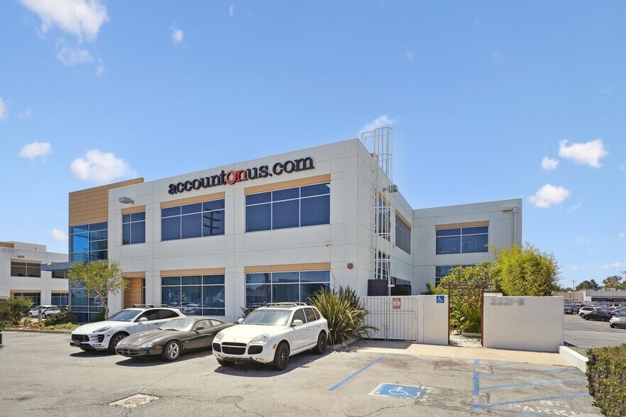 2215-2221 W 190th St, Torrance, CA à louer - Photo du bâtiment - Image 2 de 16