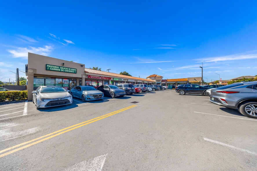 380 E 9th St, Hialeah, FL à louer - Photo du bâtiment - Image 2 de 17