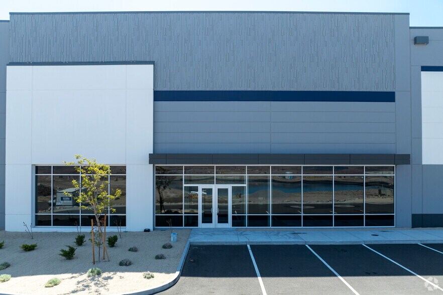 500 Denmark Dr, Sparks, NV à louer - Photo du bâtiment - Image 3 de 6