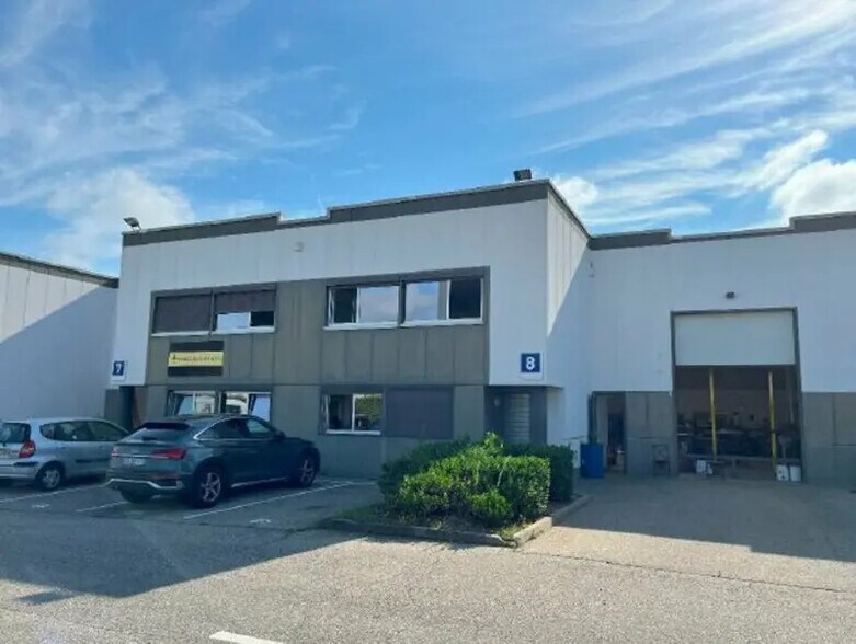 58 Avenue Des Bruyères, Décines-Charpieu à louer - Photo du bâtiment - Image 2 de 37