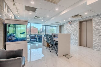 36-36 Main St, Flushing, NY à louer Photo intérieure- Image 1 de 10