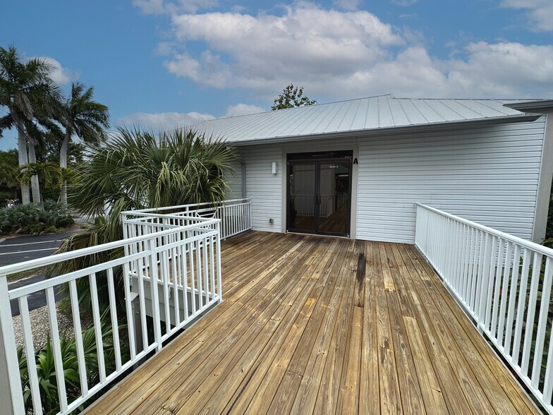 1149 Periwinkle Way, Sanibel, FL à louer - Photo du bâtiment - Image 3 de 10