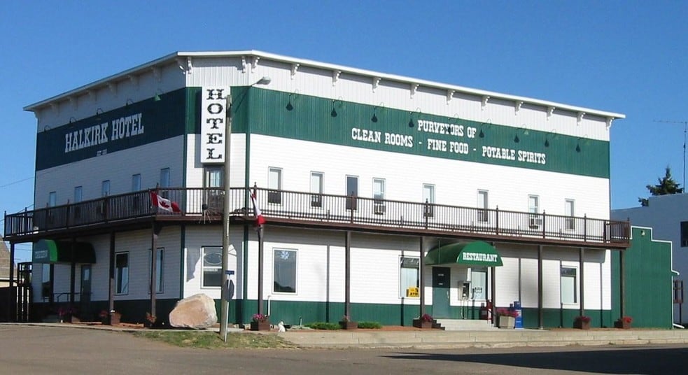 102 Main St, Halkirk, AB for sale - Building Photo - Image 1 of 1