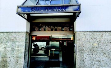 31-16 30th Ave, Astoria, NY à louer Photo du bâtiment- Image 2 de 5