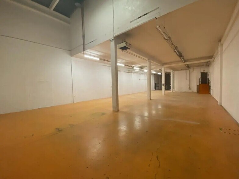 Office in Gennevilliers for lease - Interior Photo - Image 3 of 7