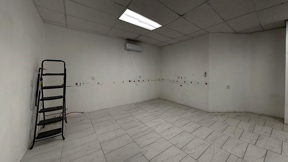 85-89 Graham Ave, Brooklyn, NY for lease - Building Photo - Image 3 of 11