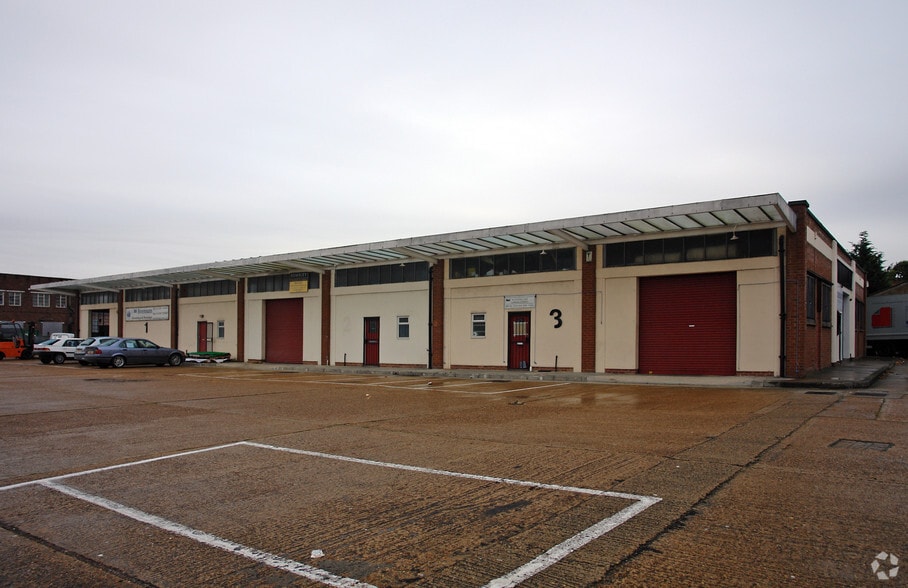 Lyon Rd, Romford for lease - Building Photo - Image 2 of 7