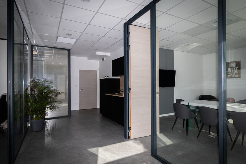 Multifamily in Lyon for sale - Interior Photo - Image 2 of 8