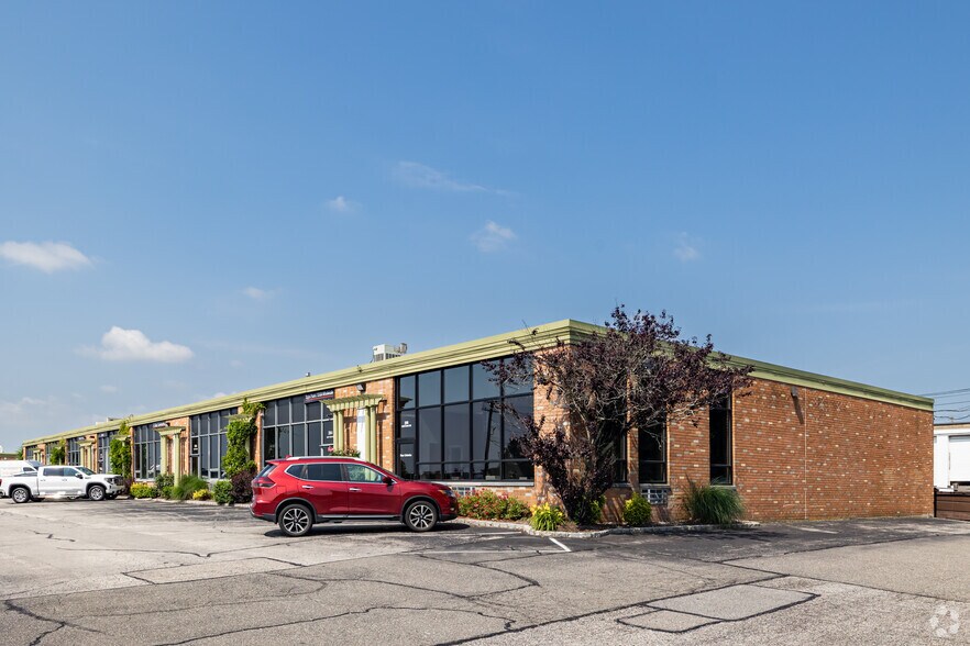 260-286 Newtown Rd, Plainview, NY à louer - Photo du bâtiment - Image 3 de 5