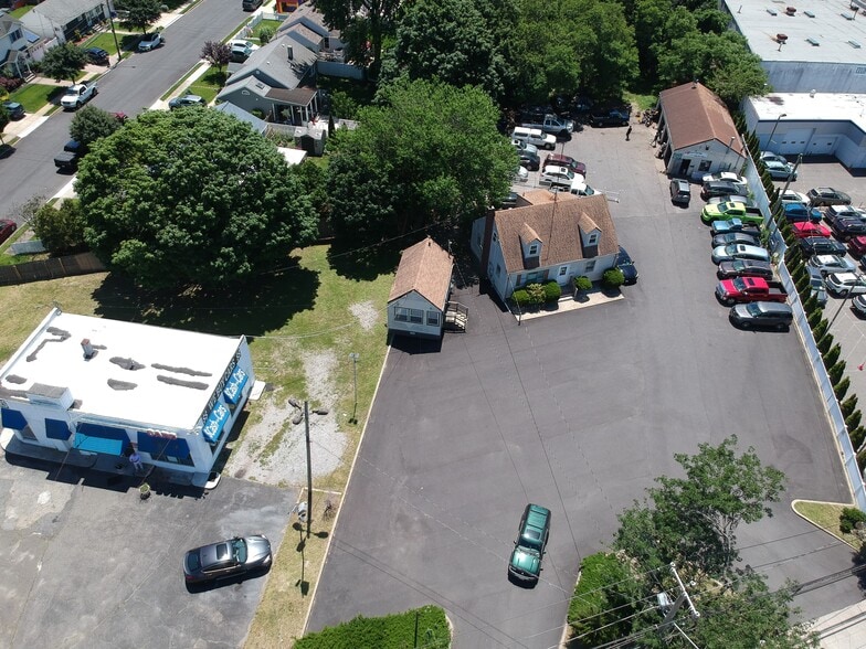 309 & 315 Sunrise Hwy., Lindenhurst portfolio of 2 properties for sale on LoopNet.ca - Building Photo - Image 3 of 10