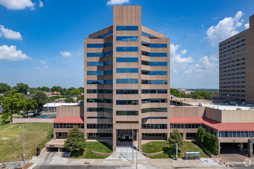 4435 Main St, Kansas City, MO for lease - Building Photo - Image 2 of 3