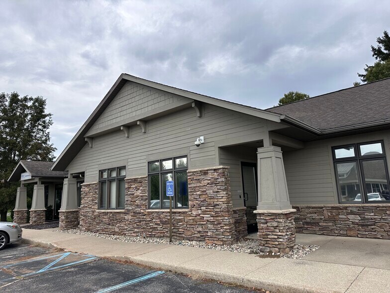 6350 Jupiter NE, Belmont, MI à louer - Photo du bâtiment - Image 3 de 6