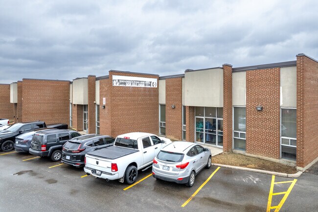 Plus de détails pour 45 Bowes Rd, Concord, ON - Industriel à louer