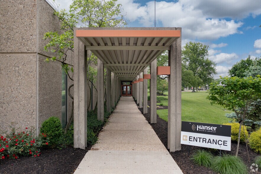 9933 Alliance Rd, Blue Ash, OH à vendre - Photo du bâtiment - Image 2 de 4