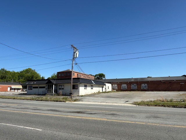 1569 W English Rd, Thomasville, NC à vendre - Photo du bâtiment - Image 2 de 3