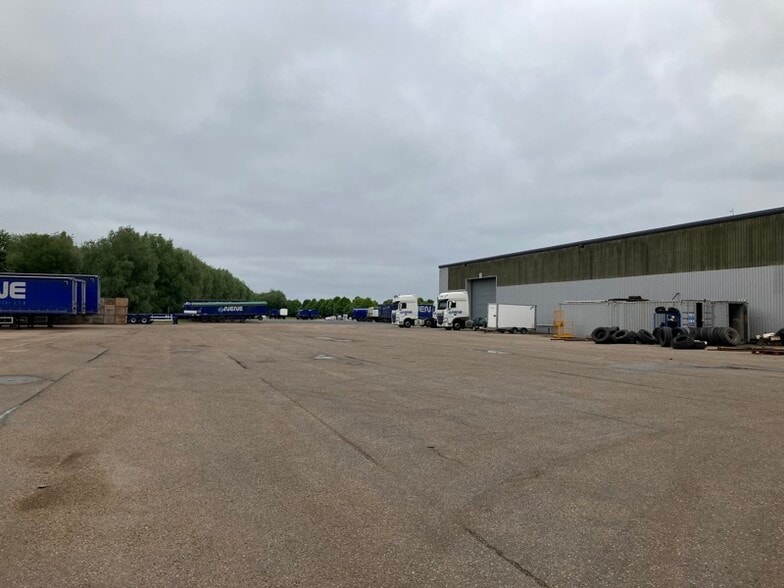 10 West St, Long Sutton à louer - Photo du bâtiment - Image 2 de 4