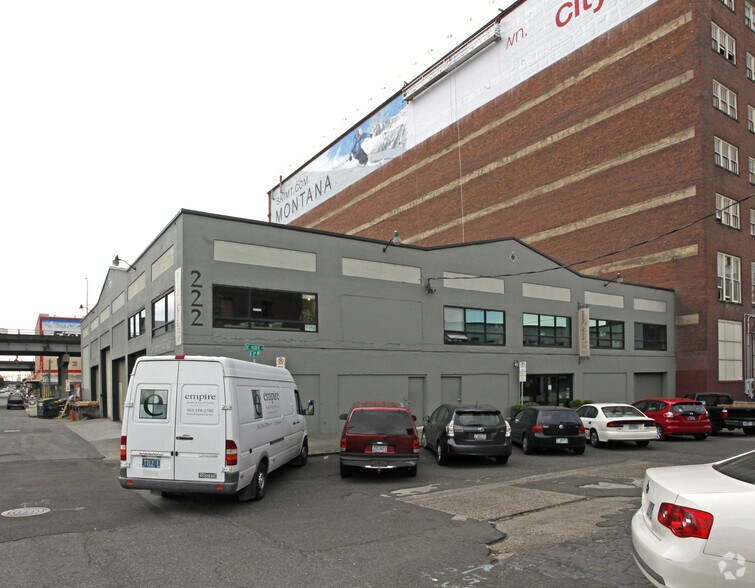 222-238 SE Alder St, Portland, OR à louer - Photo du bâtiment - Image 3 de 9