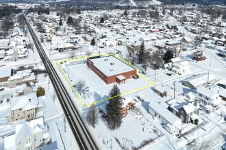 735 N Water St, Uhrichsville, OH - Aerial  map view