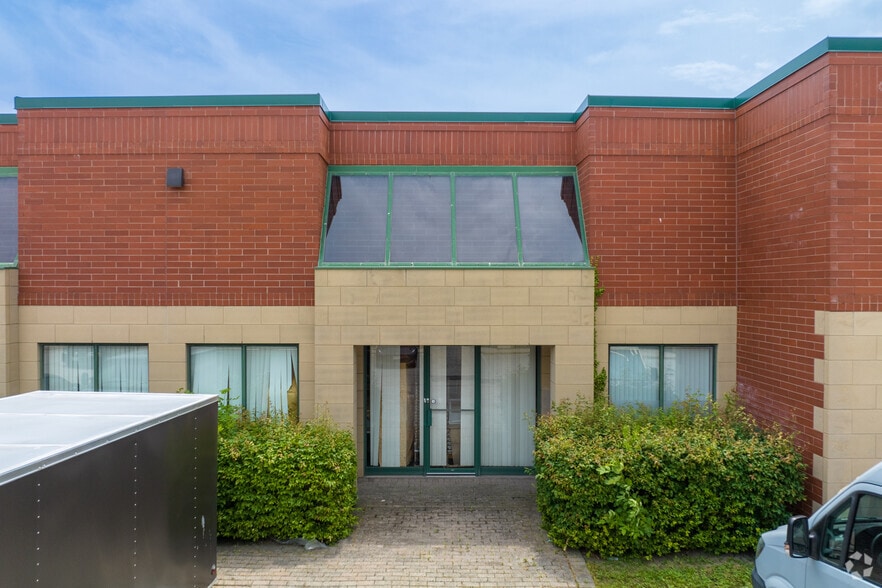 172-300 Trowers Rd, Vaughan, ON à louer - Photo du bâtiment - Image 3 de 4