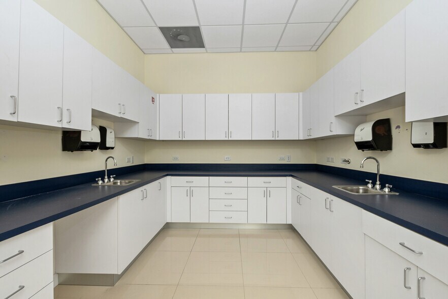 4733 N Kedzie Ave, Chicago, IL à louer - Photo du bâtiment - Image 3 de 6