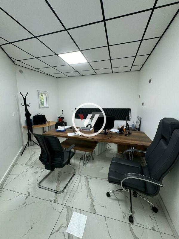 Industrial in Bondy for lease Building Photo- Image 1 of 6