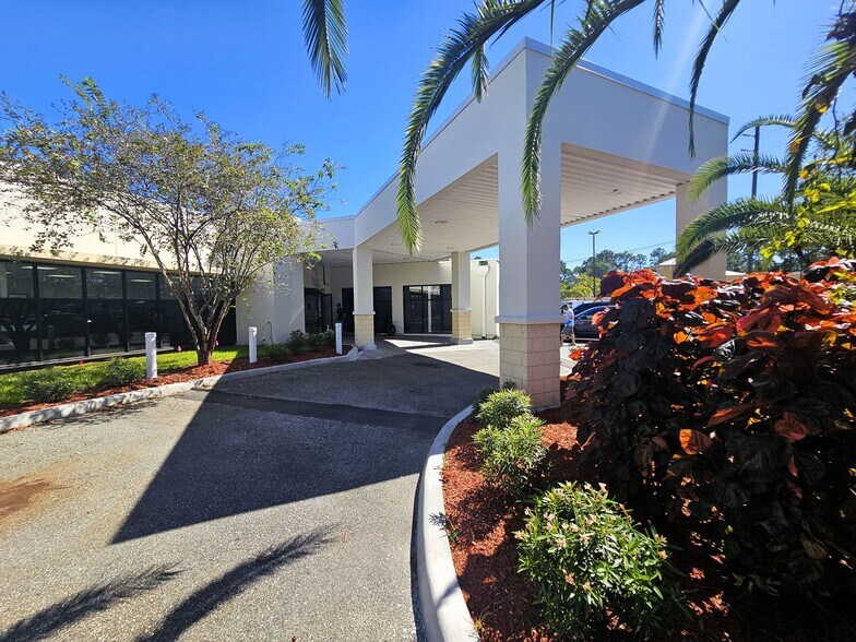 9765 San Jose Blvd, Jacksonville, FL à louer - Photo du bâtiment - Image 3 de 38