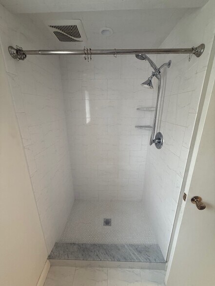 15 Center St, Pleasantville, NY à louer - Photo du bâtiment - Image 2 de 7