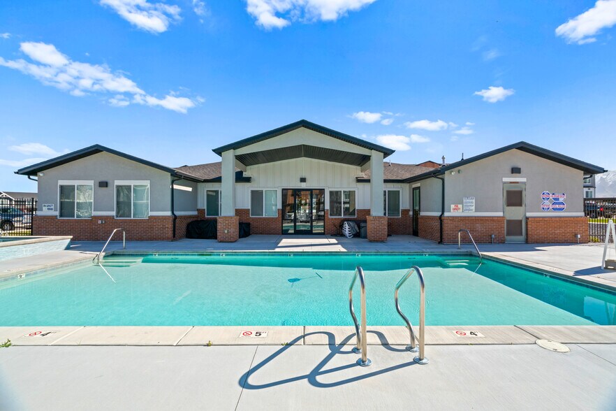 1241 N Lexington Greens Dr, Tooele, UT à vendre - Photo du bâtiment - Image 2 de 24