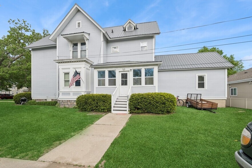 1128 Wisconsin St, Lake Geneva, WI à vendre - Photo du bâtiment - Image 3 de 26