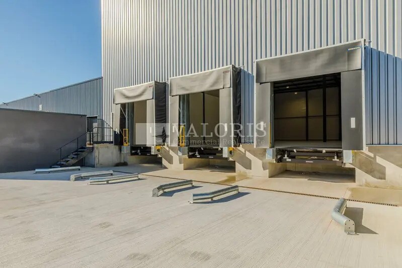 Flex in Corbas for lease - Building Photo - Image 2 of 7