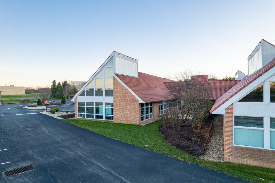 502 Keystone Dr, Warrendale, PA à vendre - Photo du bâtiment - Image 2 de 14