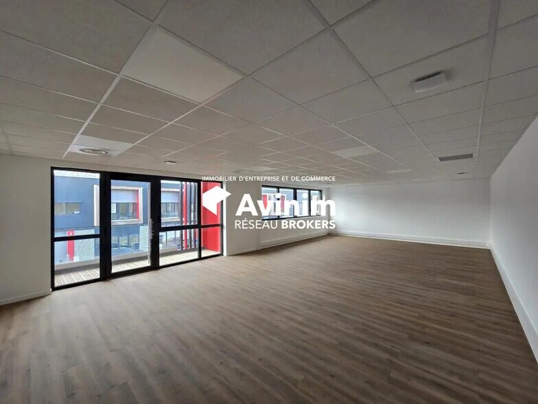 Industriel dans Éragny à louer - Photo intérieure - Image 3 de 4