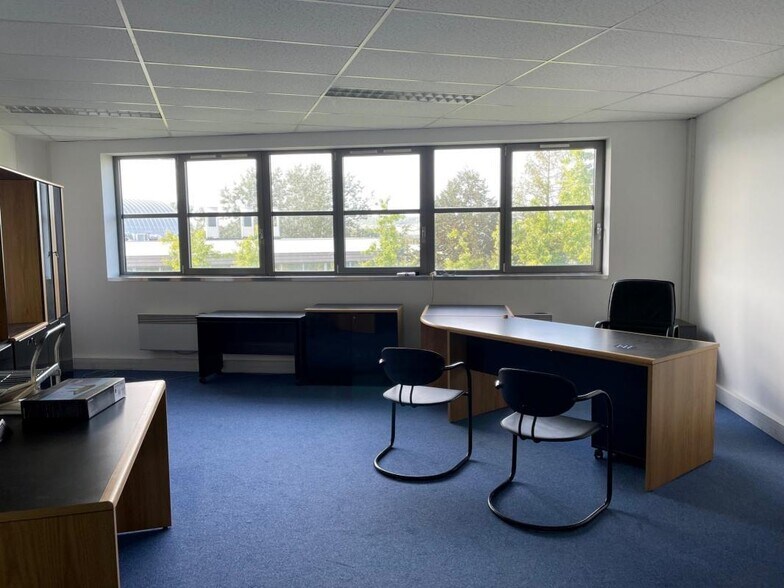 Bureau dans Poissy à louer - Photo intérieure - Image 2 de 8