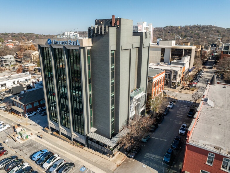 112 W Center St, Fayetteville, AR for sale - Building Photo - Image 1 of 32