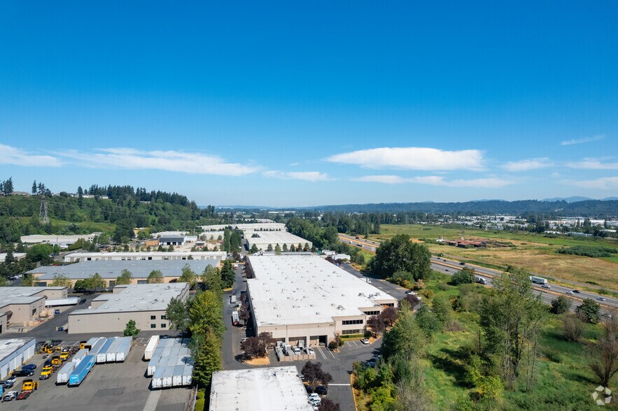 2302 W Valley Hwy N, Auburn, WA à louer - Photo du bâtiment - Image 2 de 6
