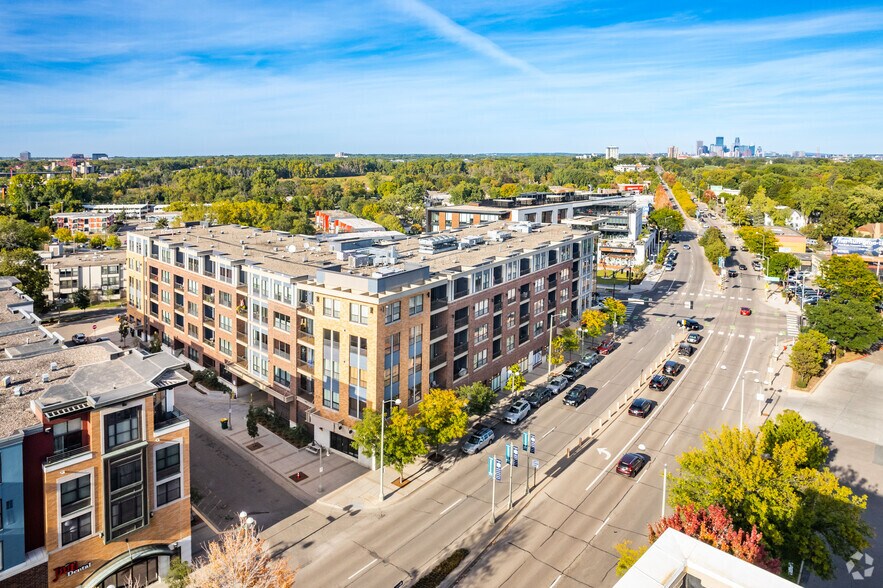 4500 Excelsior Blvd, Saint Louis Park, MN à vendre - Photo du bâtiment - Image 2 de 8