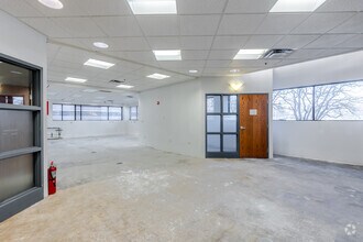 87 N Airlite St, Elgin, IL for lease Interior Photo- Image 2 of 2