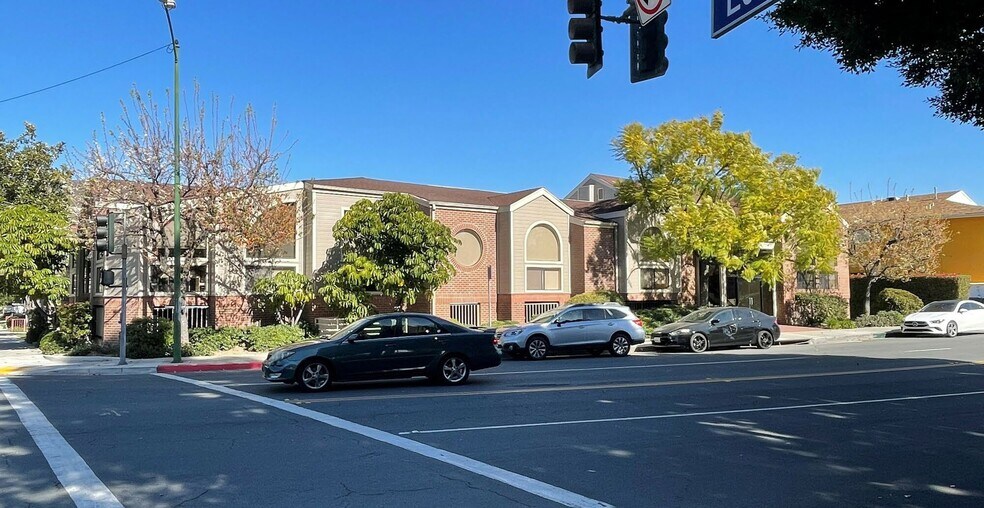 301 E Glenoaks Blvd, Glendale, CA à louer - Photo du bâtiment - Image 1 de 2