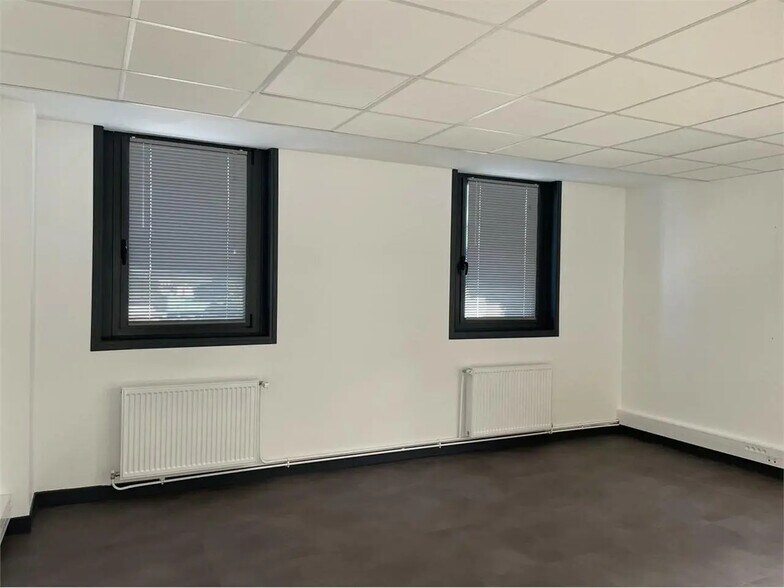 11/13 Chemin De L'Industrie, Dardilly for lease - Interior Photo - Image 3 of 15