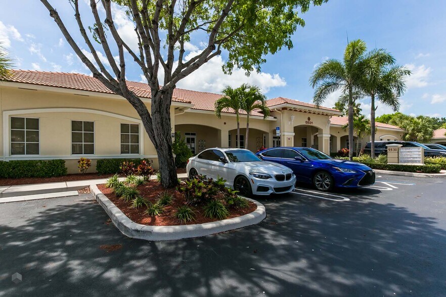 5531 N University Dr, Pompano Beach, FL à vendre - Photo du bâtiment - Image 3 de 12