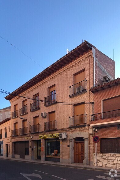 Calle Seis de Octubre, 3, Fuensalida, Toledo for lease - Primary Photo - Image 1 of 2