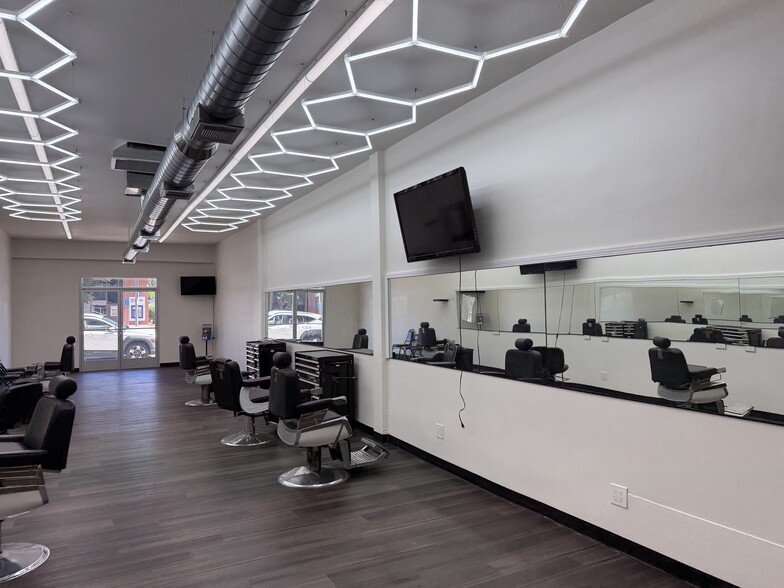 21816-21820 Devonshire St, Chatsworth, CA for lease - Building Photo - Image 2 of 4
