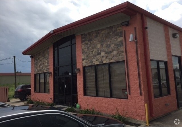 8235 Jones Rd, Houston, TX for sale - Building Photo - Image 2 of 37