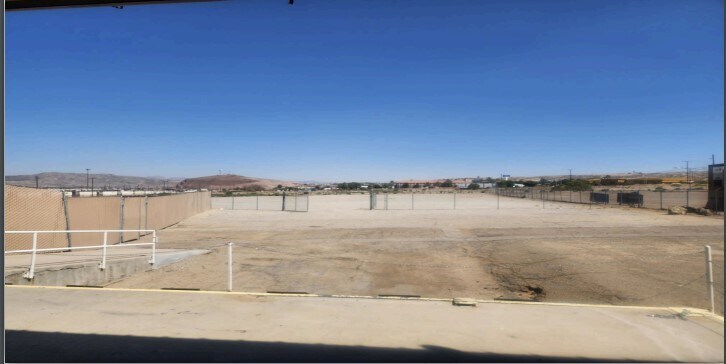 2171 W Main St, Barstow, CA à louer - Photo du bâtiment - Image 2 de 3