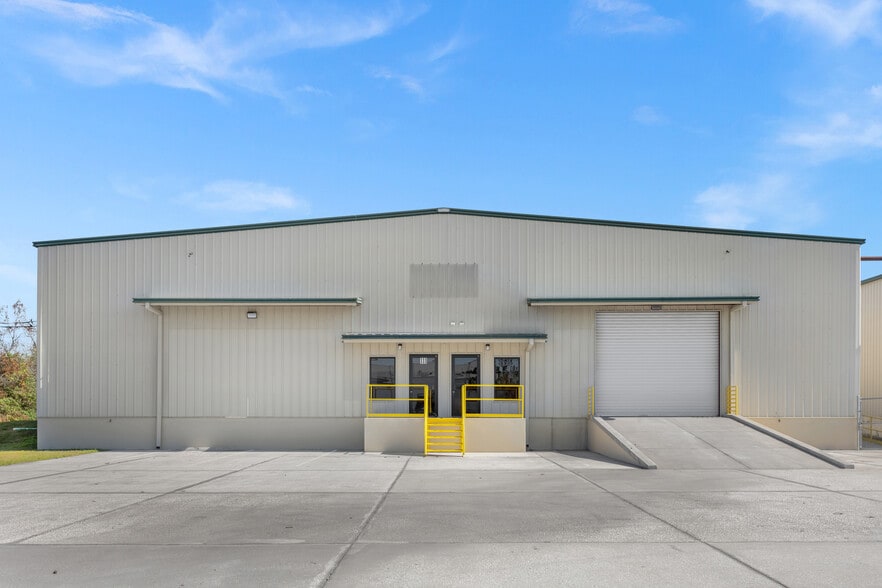111 Industrial Blvd, Winter Haven, FL for lease - Building Photo - Image 1 of 11