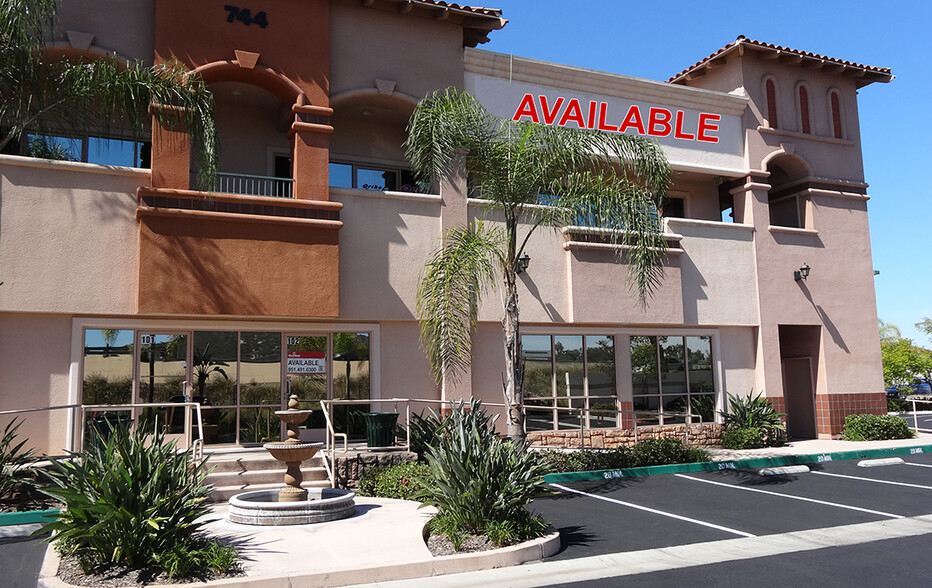 670-696 W San Marcos Blvd, San Marcos, CA for lease - Building Photo - Image 1 of 11