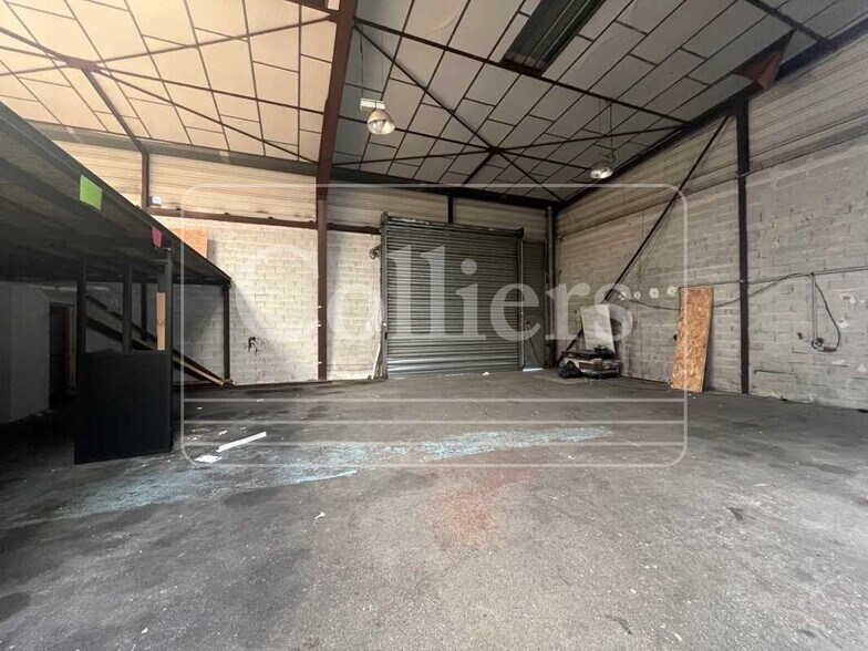 Flex in Vitrolles for lease - Interior Photo - Image 3 of 5