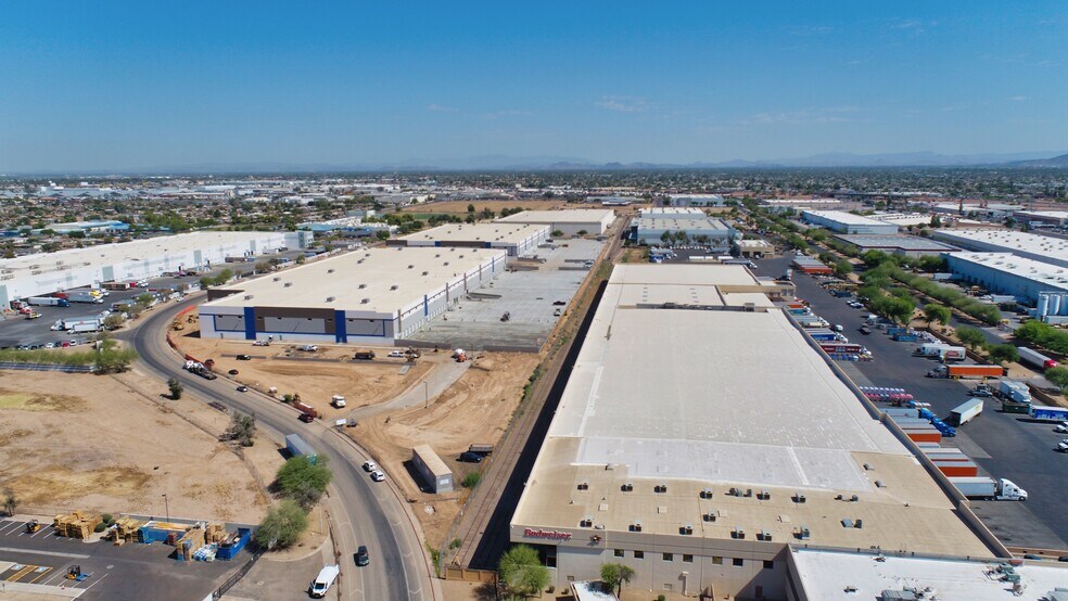 4375 N 45th Ave, Phoenix, AZ à louer - Photo du bâtiment - Image 2 de 6