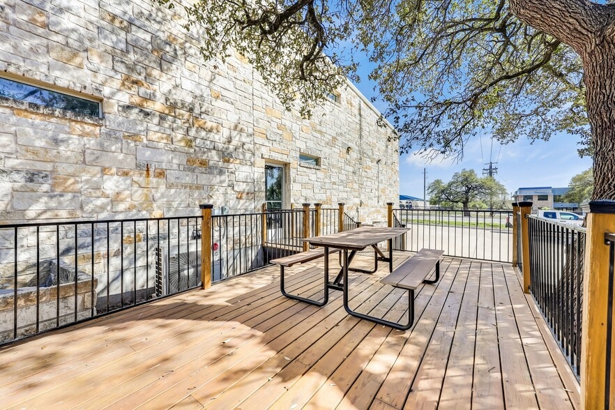 2000 Windy Ter, Austin, TX for sale - Building Photo - Image 3 of 34