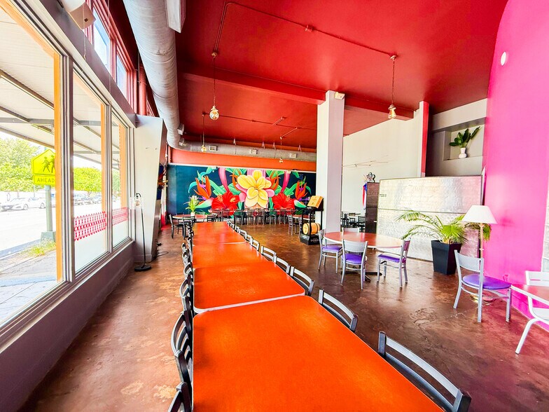 910 S Saint Marys St, San Antonio, TX à louer - Photo du bâtiment - Image 2 de 4